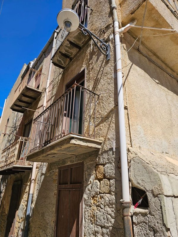casa indipendente in vendita a Caltanissetta in zona Centro Storico