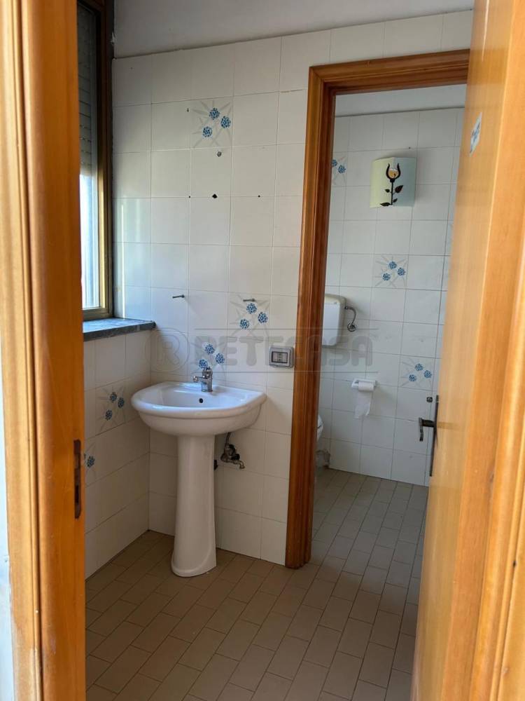 locale commerciale in vendita a Caltanissetta