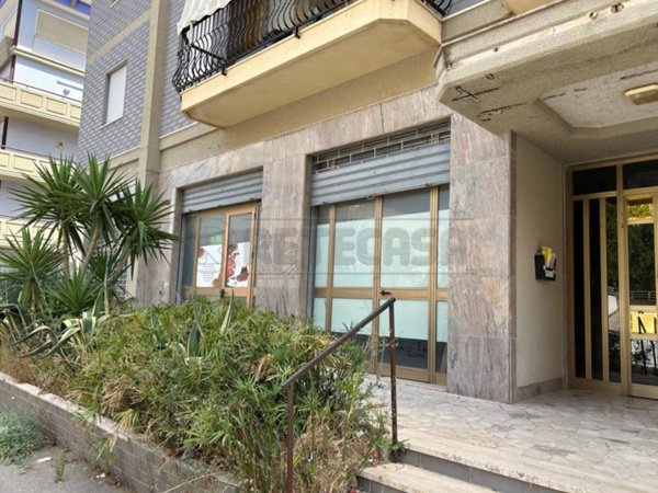 locale commerciale in vendita a Caltanissetta