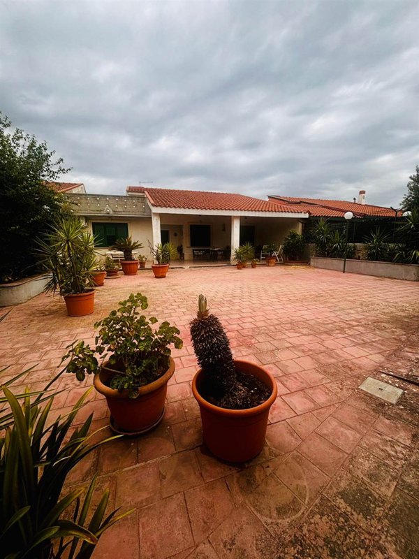 casa indipendente in vendita a Caltanissetta in zona Poggio Sant'Elia