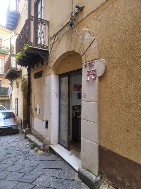 locale commerciale in vendita a Caltanissetta in zona Centro Storico