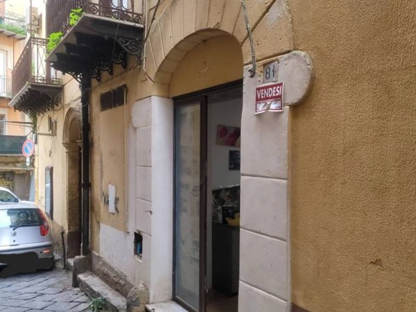 locale commerciale in vendita a Caltanissetta in zona Centro Storico