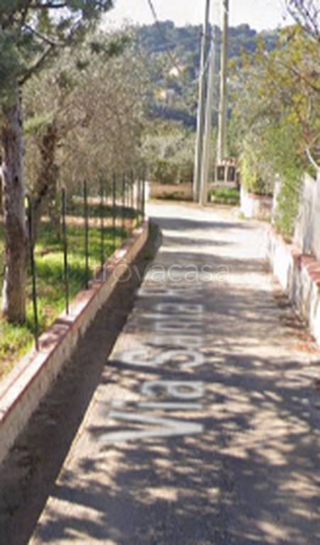 locale commerciale in vendita a Caltanissetta