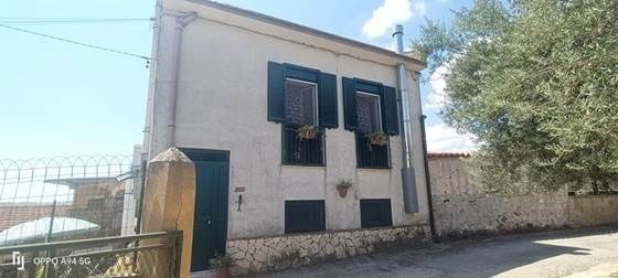casa indipendente in vendita a Caltanissetta in zona Prestianni