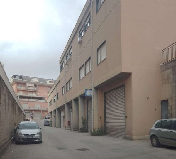 locale commerciale in vendita a Caltanissetta