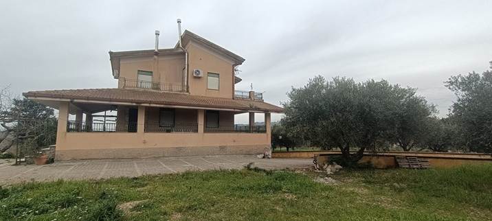 casa indipendente in vendita a Caltanissetta in zona Prestianni