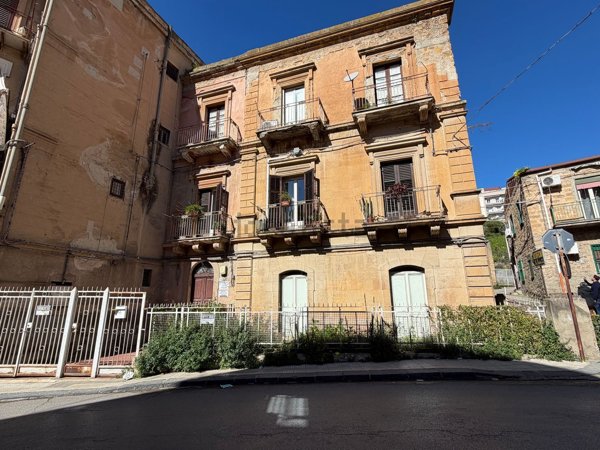 intera palazzina in vendita a Caltanissetta