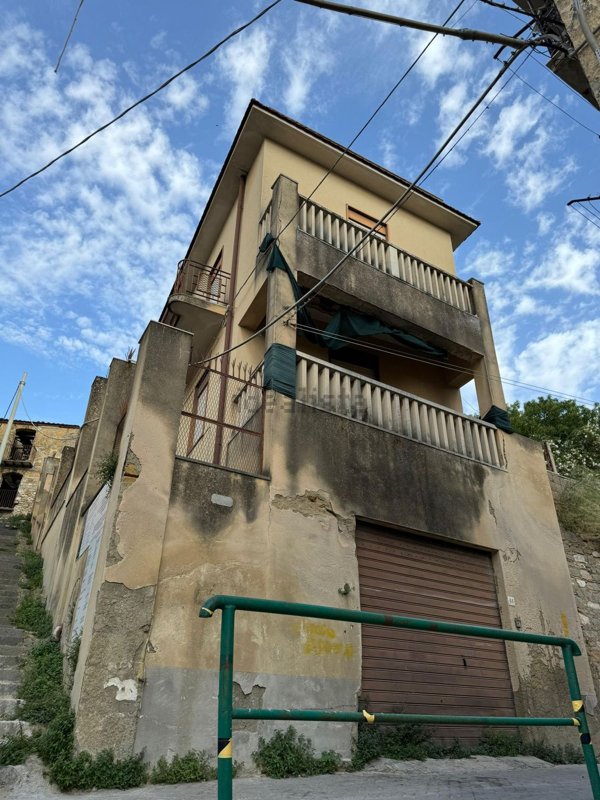 attico in vendita a Caltanissetta in zona Centro Storico