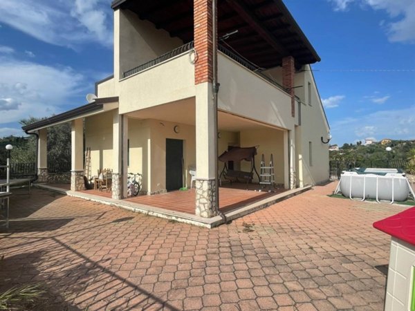 casa indipendente in vendita a Caltanissetta