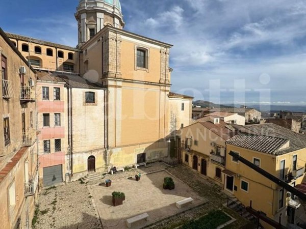 appartamento in vendita a Caltanissetta in zona Centro Storico