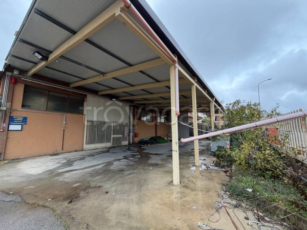 locale commerciale in vendita a Caltanissetta