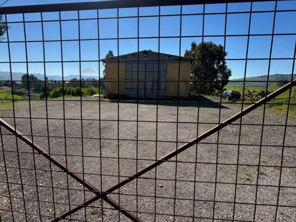 locale di sgombero in vendita a Caltanissetta