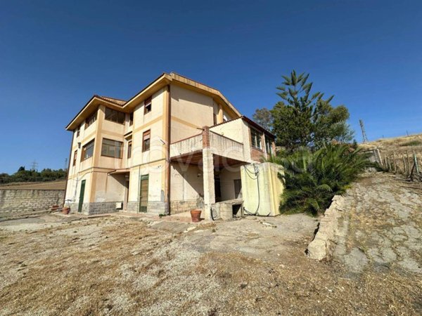 casa indipendente in vendita a Caltanissetta