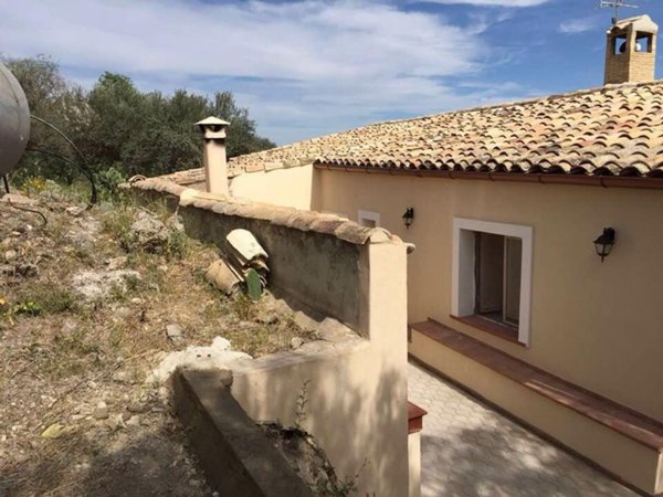 casa indipendente in vendita a Caltanissetta in zona Centro Storico