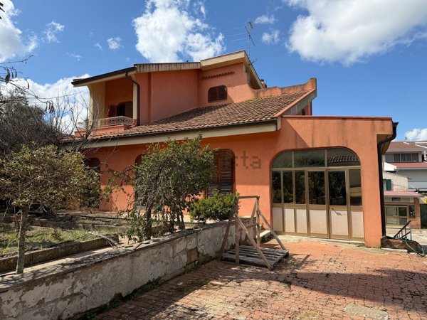 casa indipendente in vendita a Caltanissetta