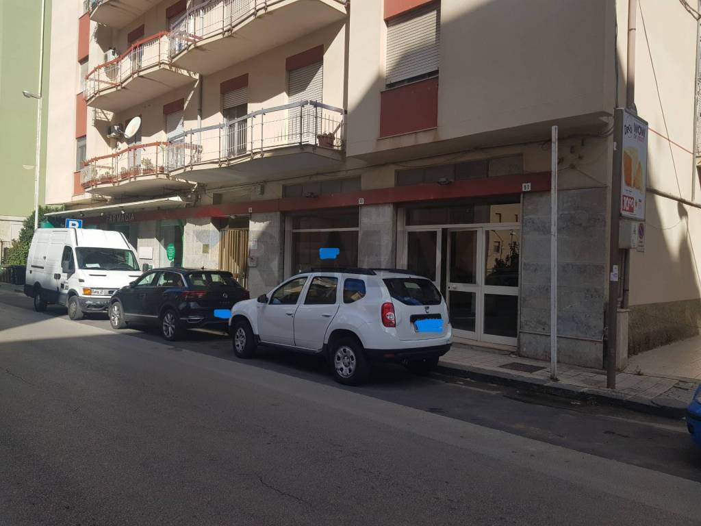 locale commerciale in vendita a Caltanissetta