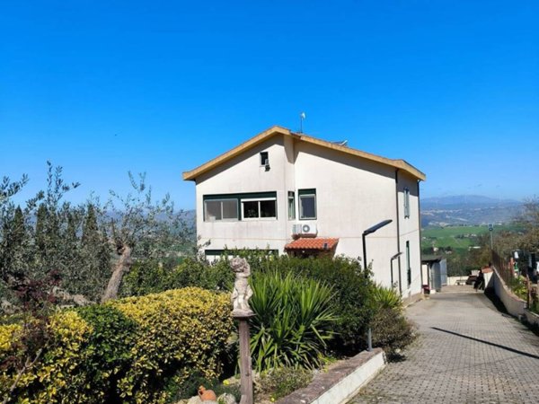 casa indipendente in vendita a Caltanissetta