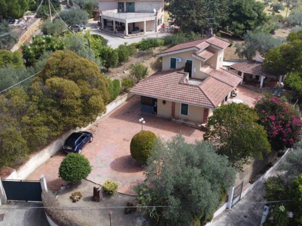 casa indipendente in vendita a Caltanissetta