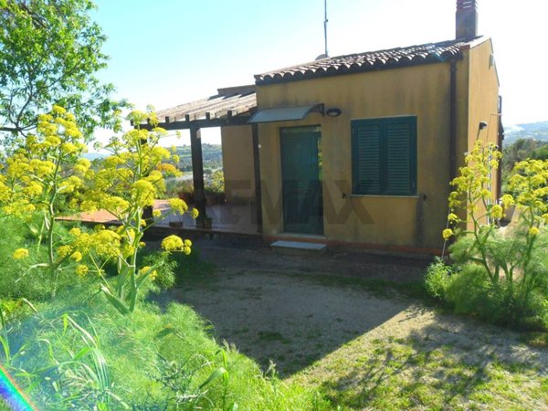 casa indipendente in vendita a Caltanissetta