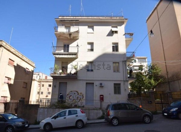 locale commerciale in vendita a Caltanissetta