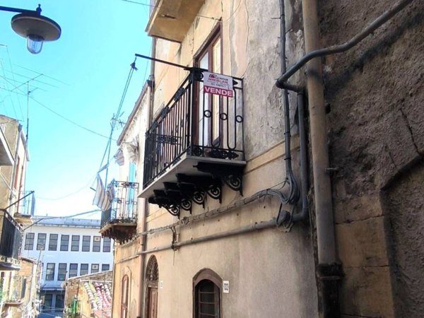 appartamento in vendita a Caltanissetta in zona Centro Storico
