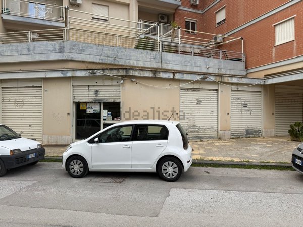 locale commerciale in vendita a Caltanissetta