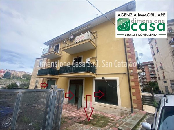 locale commerciale in vendita a Caltanissetta