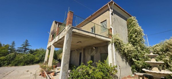 casa indipendente in vendita a Caltanissetta in zona Favarella