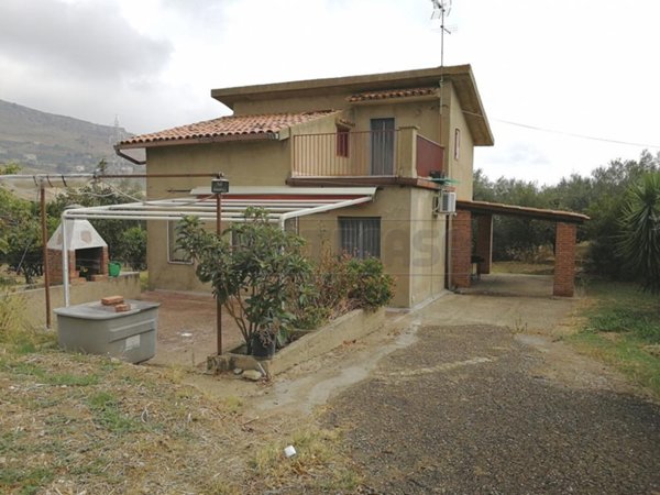 casa indipendente in vendita a Caltanissetta