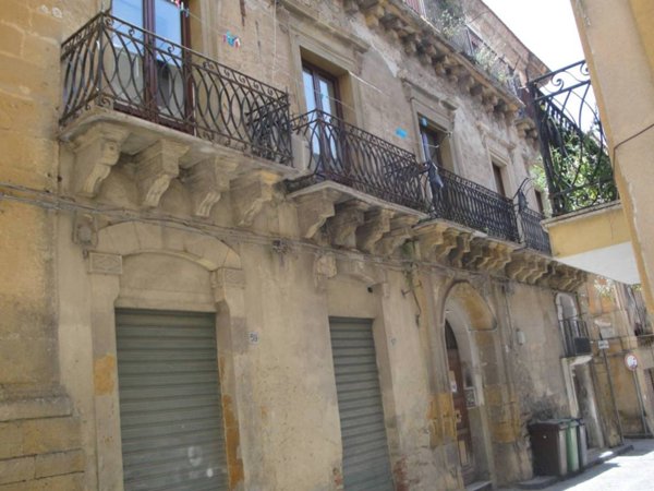 appartamento in vendita a Caltanissetta in zona Centro Storico