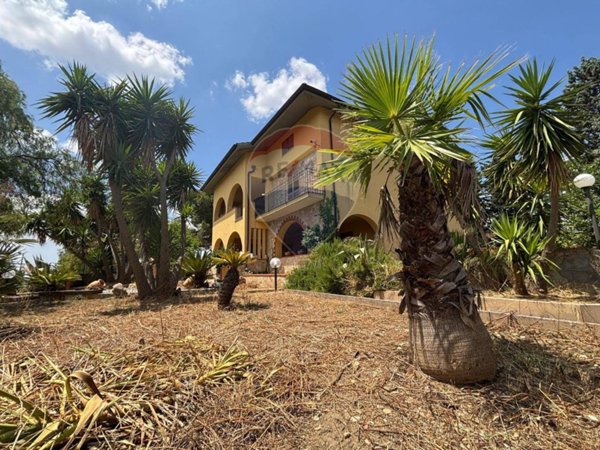 casa indipendente in vendita a Caltanissetta