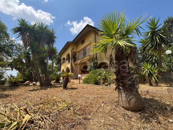 casa indipendente in vendita a Caltanissetta in zona Palmitelli