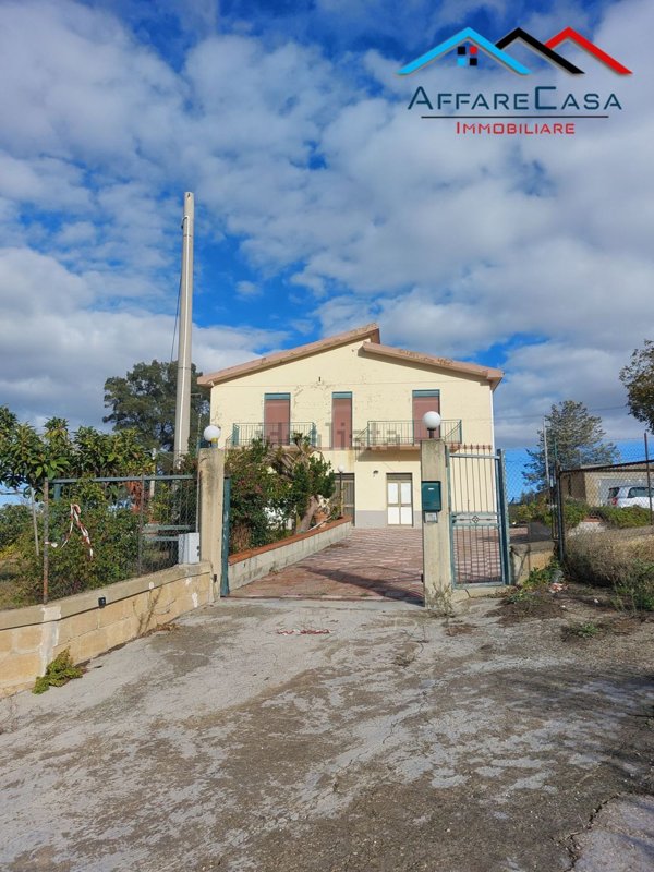 casa indipendente in vendita a Caltanissetta in zona Poggio Sant'Elia