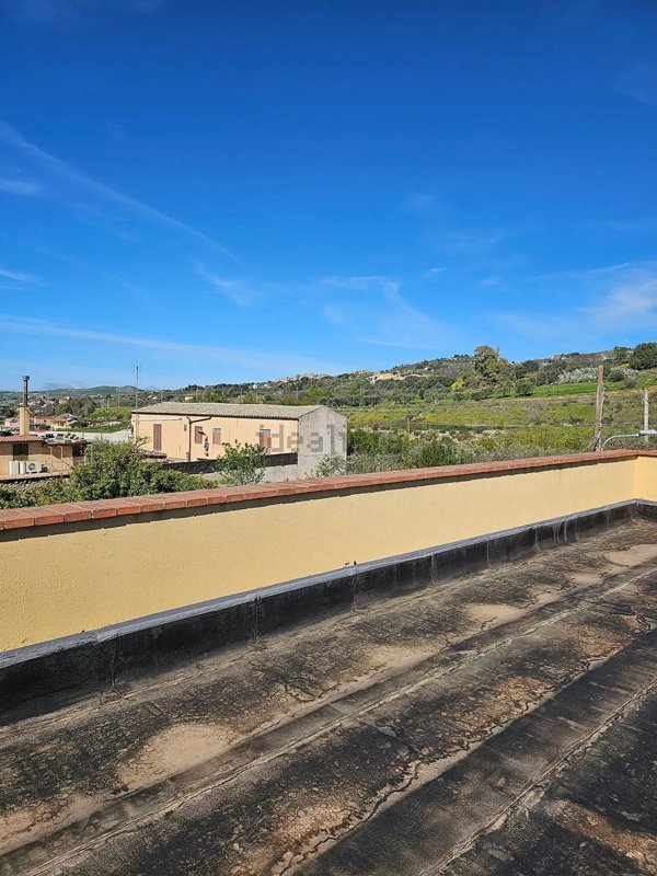 casa indipendente in vendita a Caltanissetta in zona Favarella