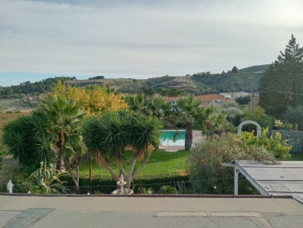 casa indipendente in vendita a Caltanissetta in zona Favarella