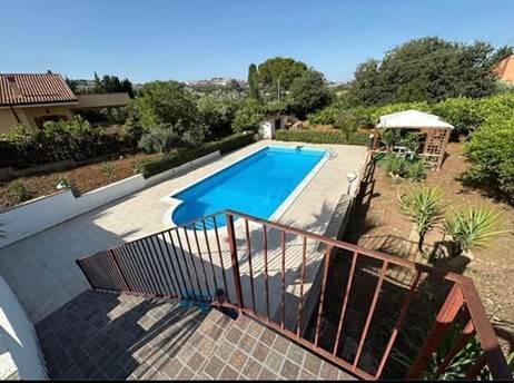 casa indipendente in vendita a Caltanissetta