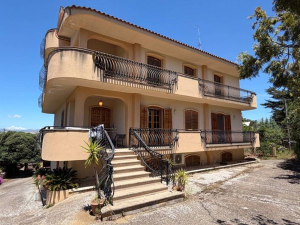 casa indipendente in vendita a Caltanissetta