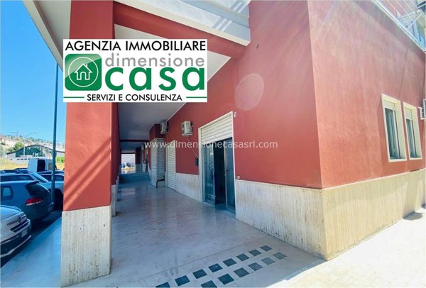 locale commerciale in vendita a Caltanissetta