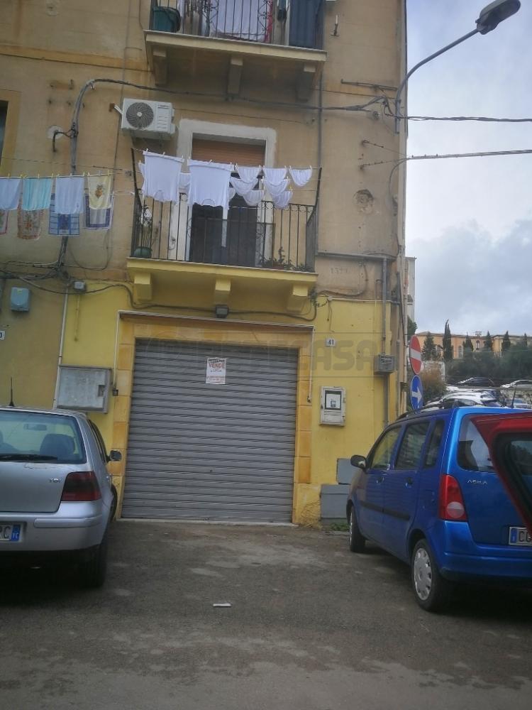 locale commerciale in vendita a Caltanissetta