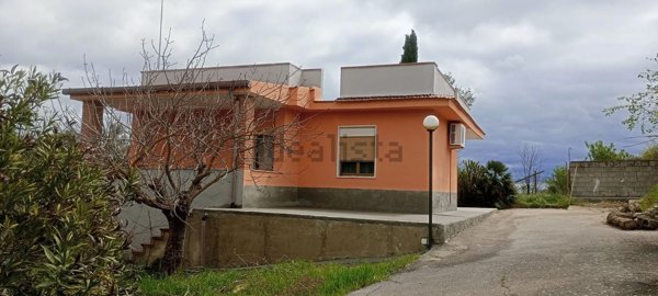 quadrivano in vendita a Caltanissetta in zona Favarella