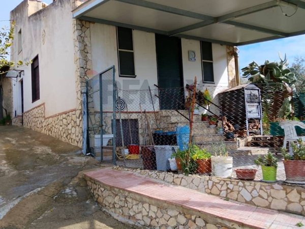 casa indipendente in vendita a Caltanissetta in zona Centro Storico