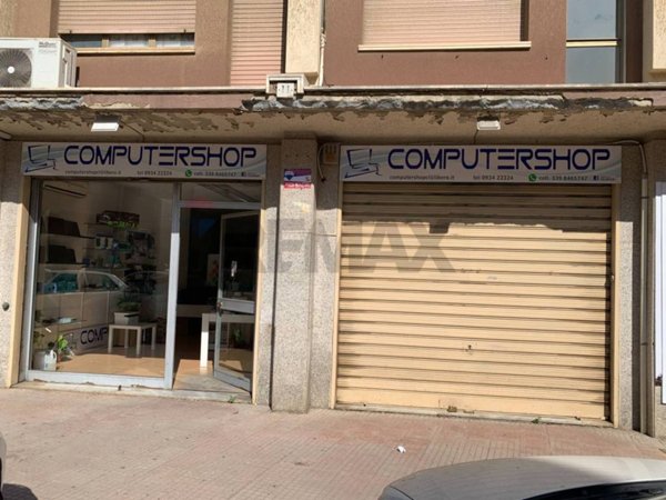 locale commerciale in vendita a Caltanissetta