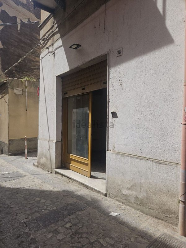locale commerciale in vendita a Caltanissetta in zona Centro Storico
