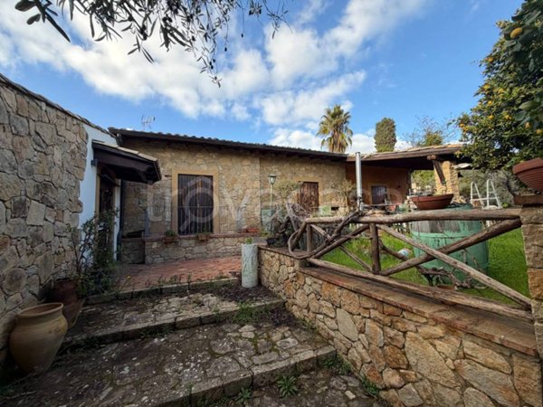 casa indipendente in vendita a Caltanissetta in zona Borgo Petilia