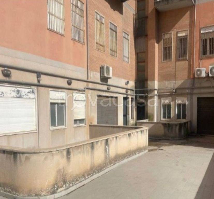 locale commerciale in vendita a Caltanissetta
