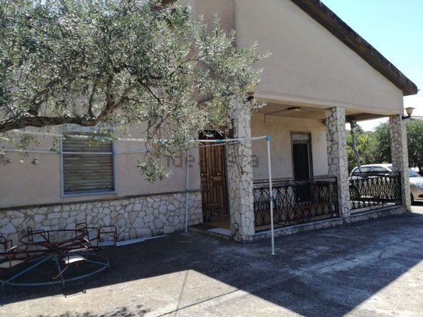 casa indipendente in vendita a Caltanissetta in zona Borgo Petilia