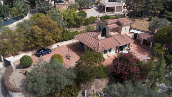 casa indipendente in vendita a Caltanissetta in zona Balate / Pinzelli