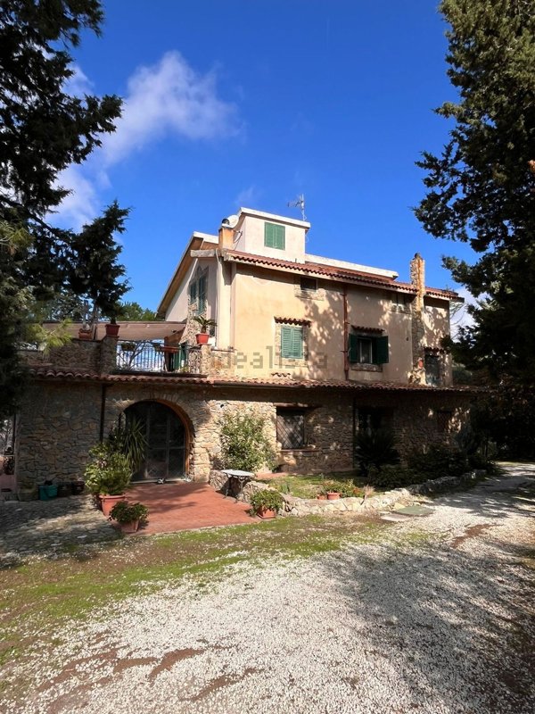 casa indipendente in vendita a Caltanissetta in zona Borgo Petilia