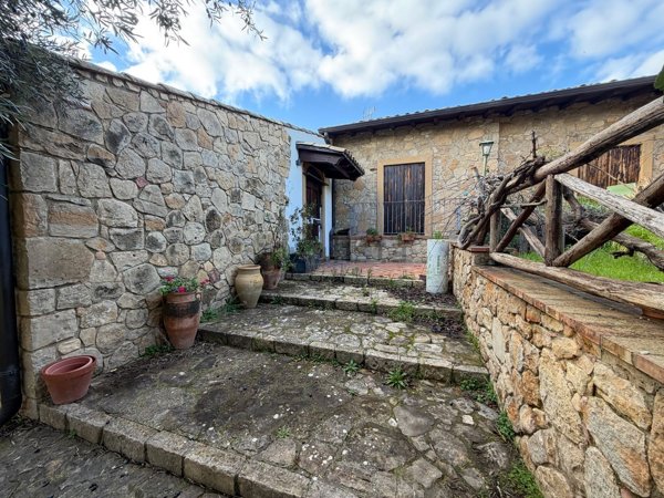 casa indipendente in vendita a Caltanissetta in zona Borgo Petilia