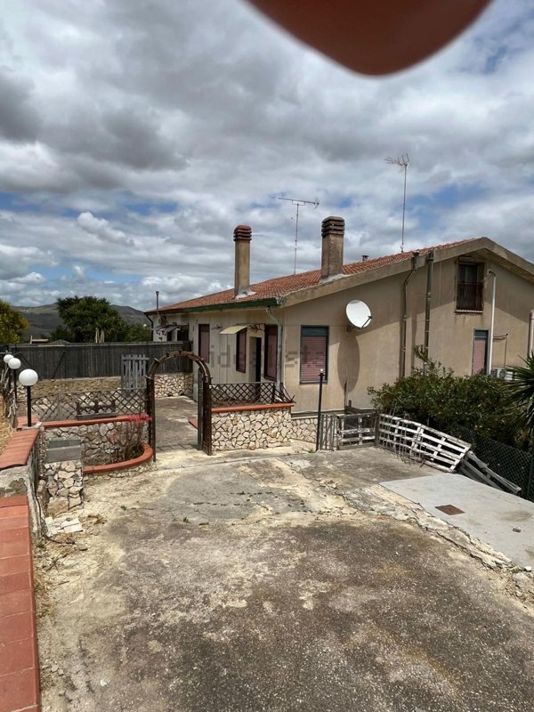 casa indipendente in vendita a Caltanissetta
